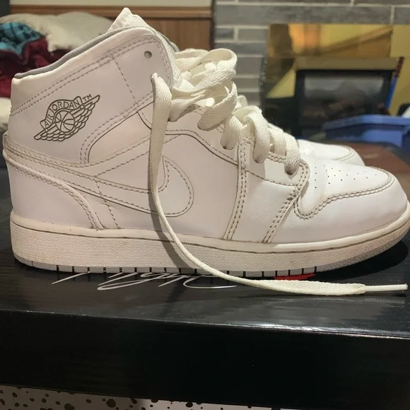 Jordan 1s - Picture 2 of 5